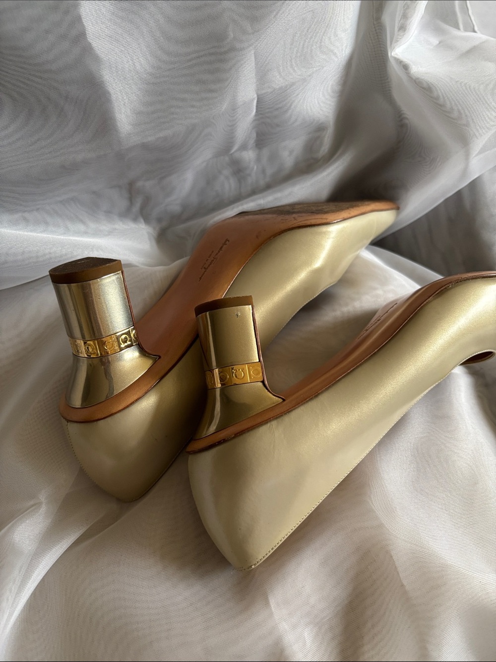 Salvatore Ferragamo Pale Cream Leather Square-Toe Mid Heel Pumps